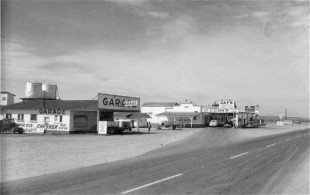 Conn's on Route 66 in Amboy RPPC