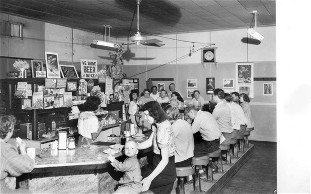 Roy's Cafe on Route 66 in Amboy RPPC